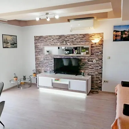 Libe With Sea View - Two Bedroom With Balcony Lägenhet