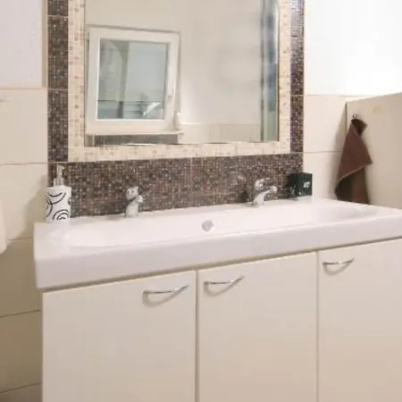 Libe With Sea View - Two Bedroom With Balcony Lägenhet