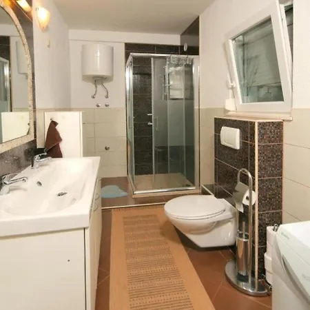 Libe With Sea View - Two Bedroom With Balcony Lägenhet *